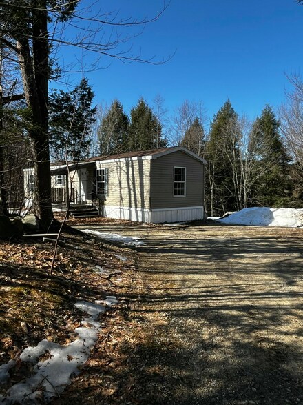 1081 Federal Rd, Livermore, ME 04253
