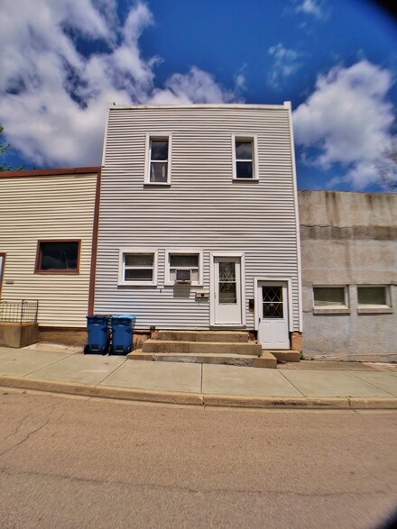 412 E Walnut St, Oglesby, IL 61348