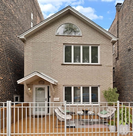 447 W 27th St, Chicago, IL 60616