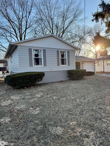 2813 Bock St, Burlington, IA 52601