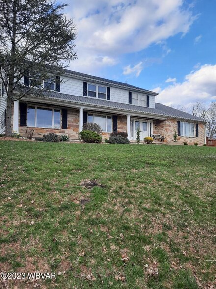 148 White Pine Dr, Montoursville, PA 17754