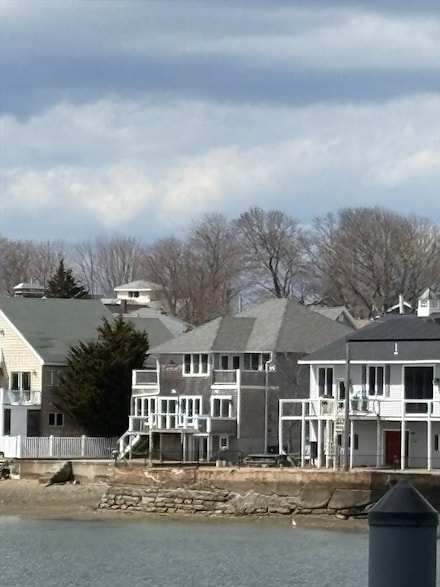 31 Hampton Cir, Hull, MA 02045