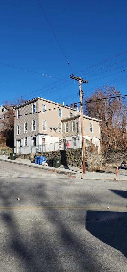 5 Grove St, Norwich, CT 06360