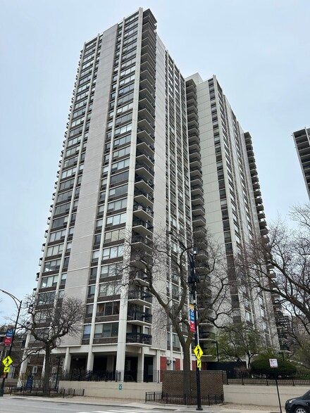 1460 N Sandburg Terrace Unit 2011A, Chicago, IL 60610