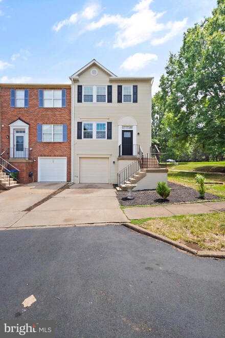 100 Rugby Rd, Fredericksburg, VA 22406