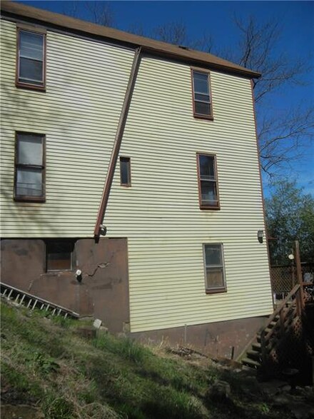 583 Ayers Ave, Turtle Creek, PA 15145