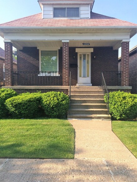 1234 121st St, Whiting, IN 46394