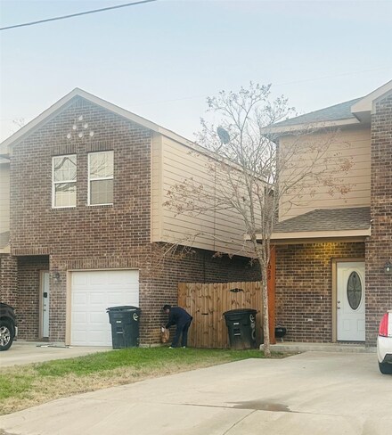 102 Robbins St Unit B, Cleburne, TX 76031