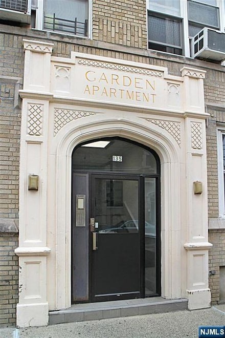 135 van Wagenen Ave Unit 3E, Jersey City, NJ 07306