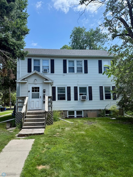 1261 10th St N, Fargo, ND 58102