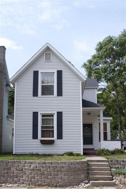 145 Indiana Ave SW, Grand Rapids, MI 49504