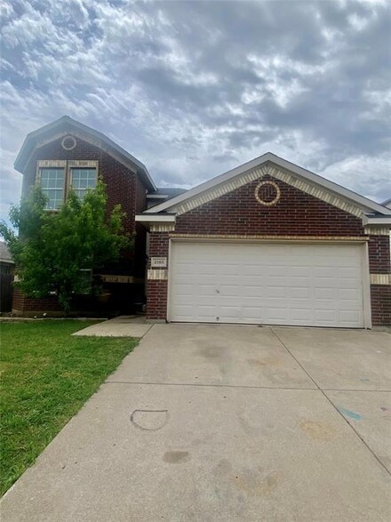 2105 Pacino Dr, Fort Worth, TX 76134