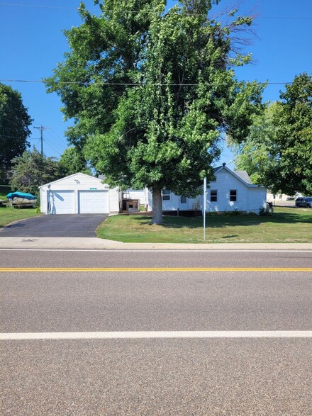 412 S Main St, Pine Island, MN 55963