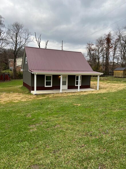 302 Johnson St, Oak Hill, WV 25901