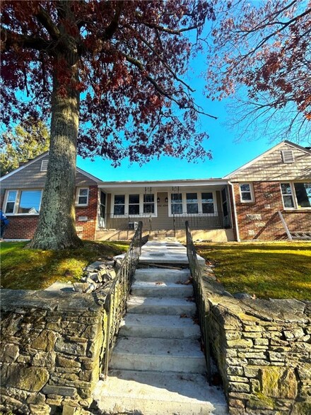 652 East Ave, Pawtucket, RI 02860