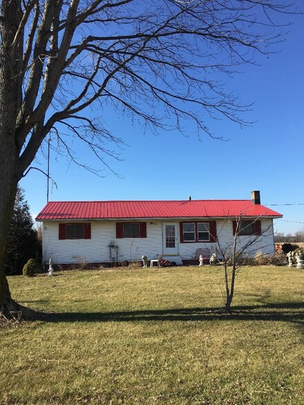 9018 W 400 S, Lyons, IN 47443