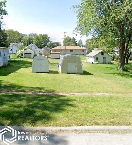 406 N Vine St, Creston, IA 50801