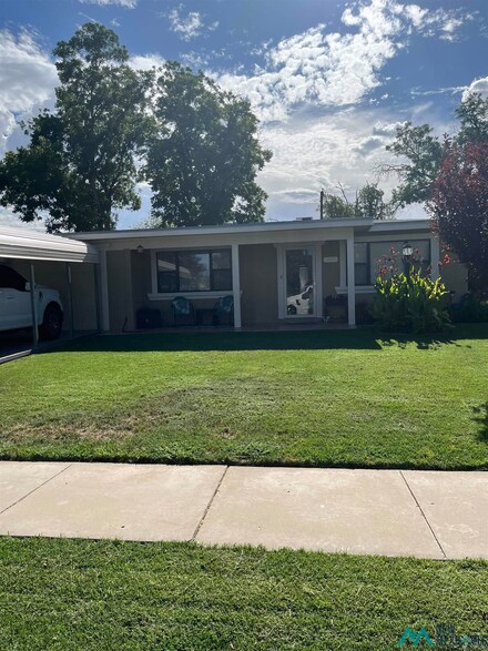 901 Alamosa St, Carlsbad, NM 88220