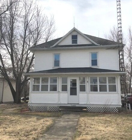 220 W Maple St, Franklin Grove, IL 61031