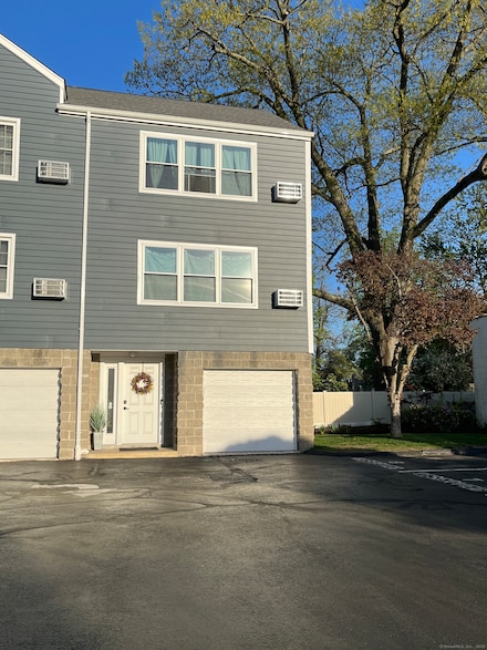55 Woodland Place Unit 8, Stamford, CT 06902
