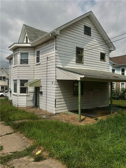 1800 Kenneth Ave, New Kensington, PA 15068