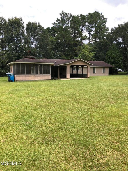 12933 Saracennia Rd, Moss Point, MS 39562
