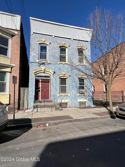 433 1st St, Troy, NY 12180