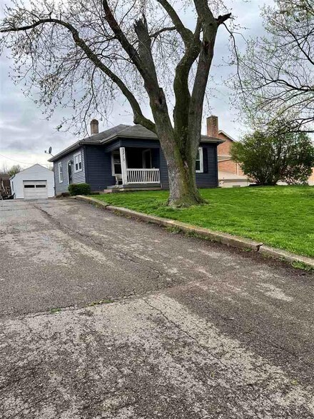 2713 Iowa Ave, Connersville, IN 47331
