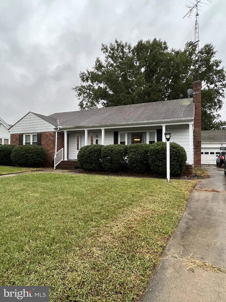 266 Delaware Ave, Harrington, DE 19952