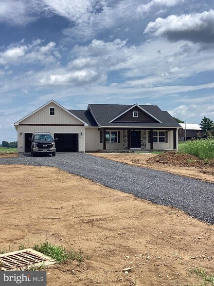 8639 Regal Dr, Mercersburg, PA 17236