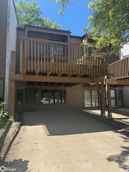 2700 N Shore Dr Unit L34, Clear Lake, IA 50428