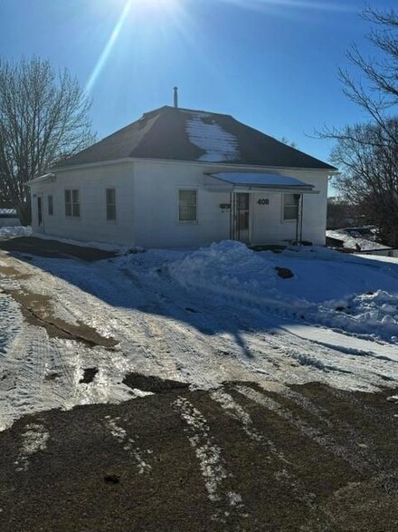 408 E Gillis St, Mound City, MO 64470
