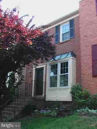 7442 Chummley Ct, Falls Church, VA 22043