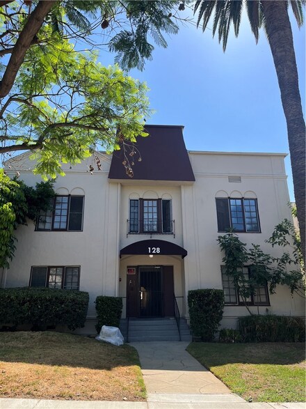 128 Carr Dr, Glendale, CA 91205