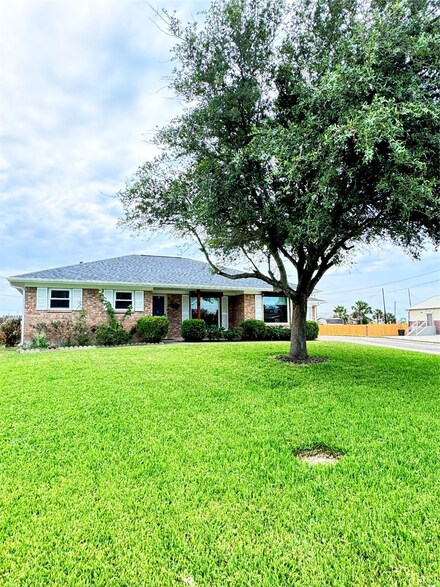 5811 Avenue T, Galveston, TX 77551