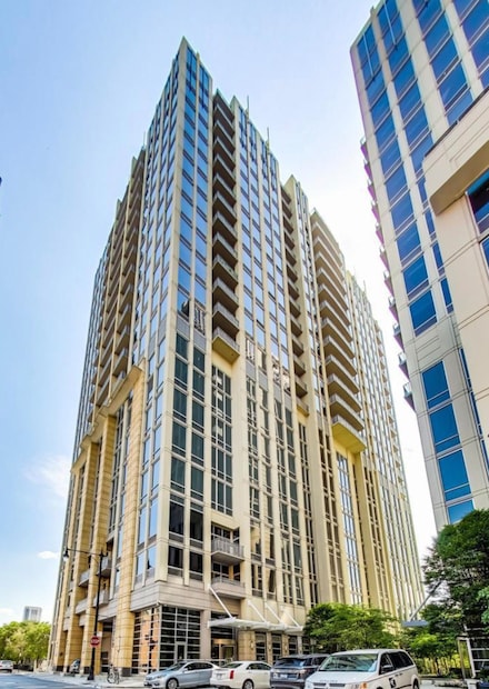 700 N Larrabee St Unit 1704, Chicago, IL 60654