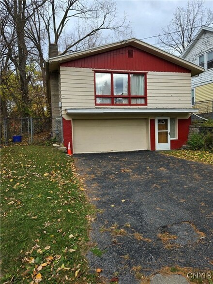 101 Boise Dr, Syracuse, NY 13210