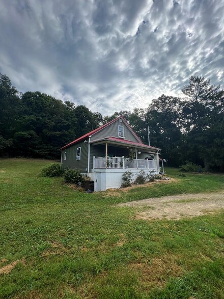 2261 Keely Rd, Franklin, PA 16323