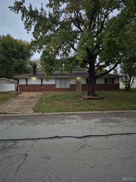 22 Hampton Dr, Fairview Heights, IL 62208