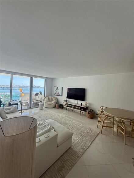 1200 West Ave Unit 930, Miami Beach, FL 33139