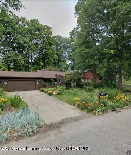 2146 Tecumseh River Rd, Lansing, MI 48906