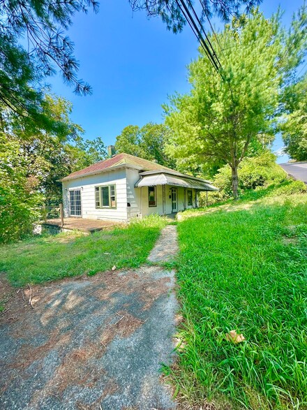 643 Jefferson Ave, Clifton Forge, VA 24422