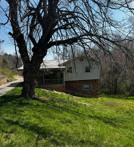 59 Rogers Rd, Whitley City, KY 42653