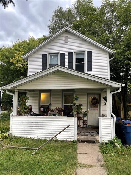 1060 38th St, Des Moines, IA 50311
