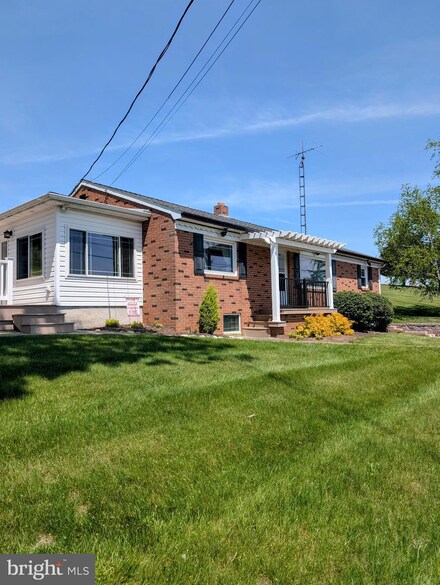 12706 High Point Rd, Felton, PA 17322