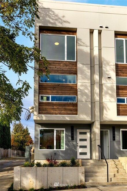 4300G SW Willow St, Seattle, WA 98136