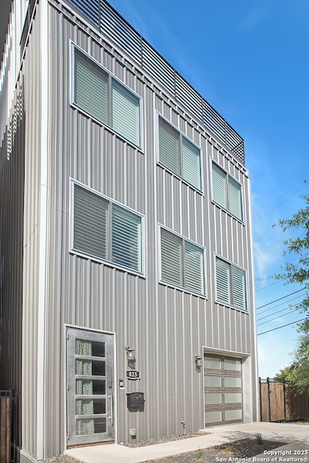 825 E Park Ave, San Antonio, TX 78212