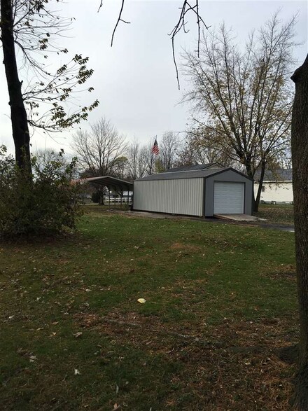 725 New Jersey St, Bicknell, IN 47512