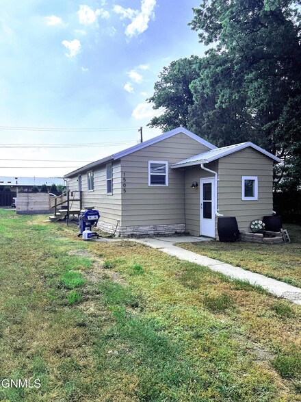 1505 4th Ave W, Williston, ND 58801