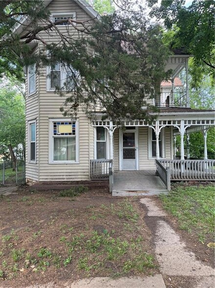 1202 NE Winfield Ave, Topeka, KS 66616